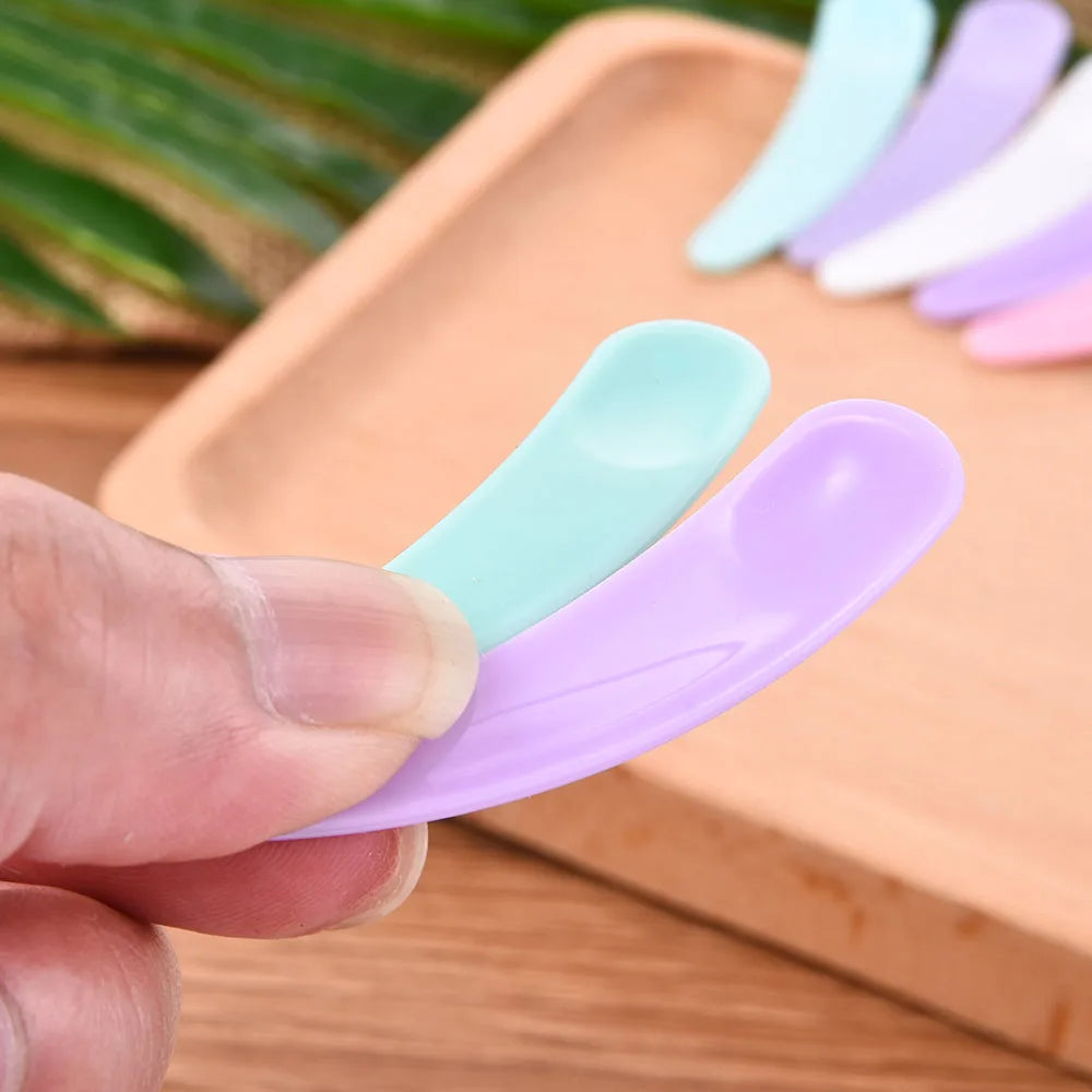 10/20/30Pcs Mini Cosmetic Spatula Disposable Curved Scoop Makeup Mask Cream Spoon Eye Cream Stick Make Up Face Beauty Tool Kits