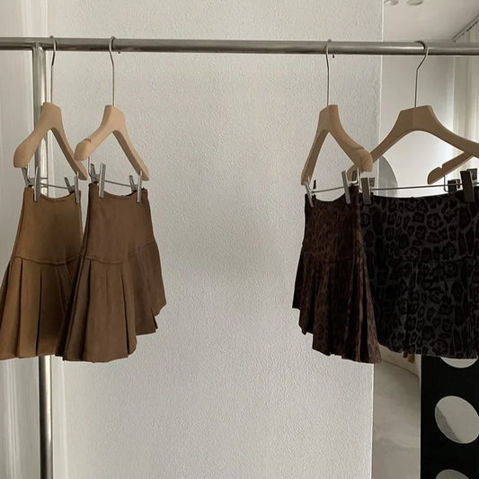 Oumale Pure Color Suede Mini Skirt Women's Autumn New Korean Style Slimming Anti-Light Pleated Short Skirt A- Line