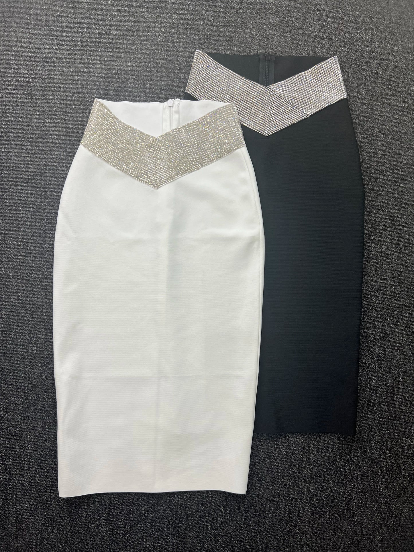 5 Colors Long Bandage Skirts Womens 2022 Luxury Diamonds Beading Waist Knee Length Elegant Formal Party Pencil Skirt Winter Wear