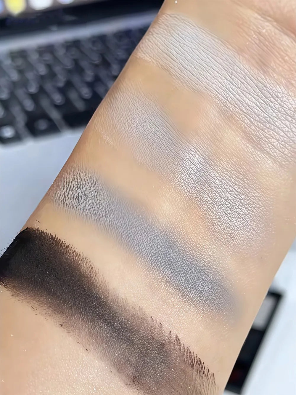 4-Color Smoky Gray Eye Shadow Palette Pearly Matte Earth Color Eyeshadow Pallete Shiny Sequins Eye Pigments Lasting Makeup