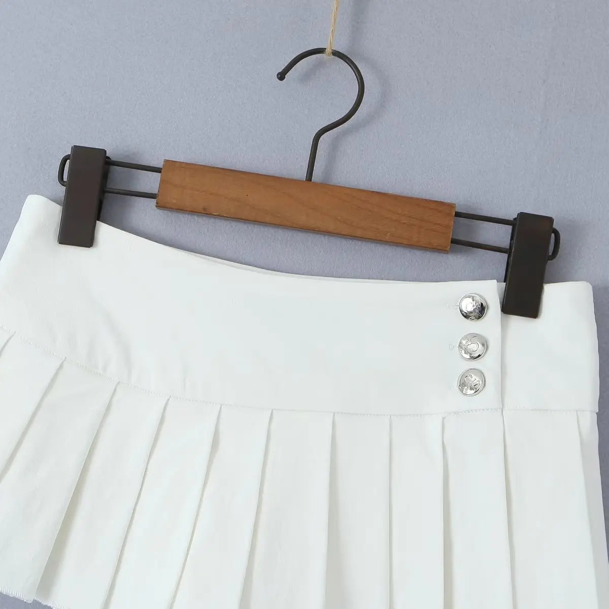 YENKYE 2023 Cool Girl Y2K American Retro Pleated Mini Skirt Sexy Low Waist Side Button Women Summer Skirts With Shorts Lining