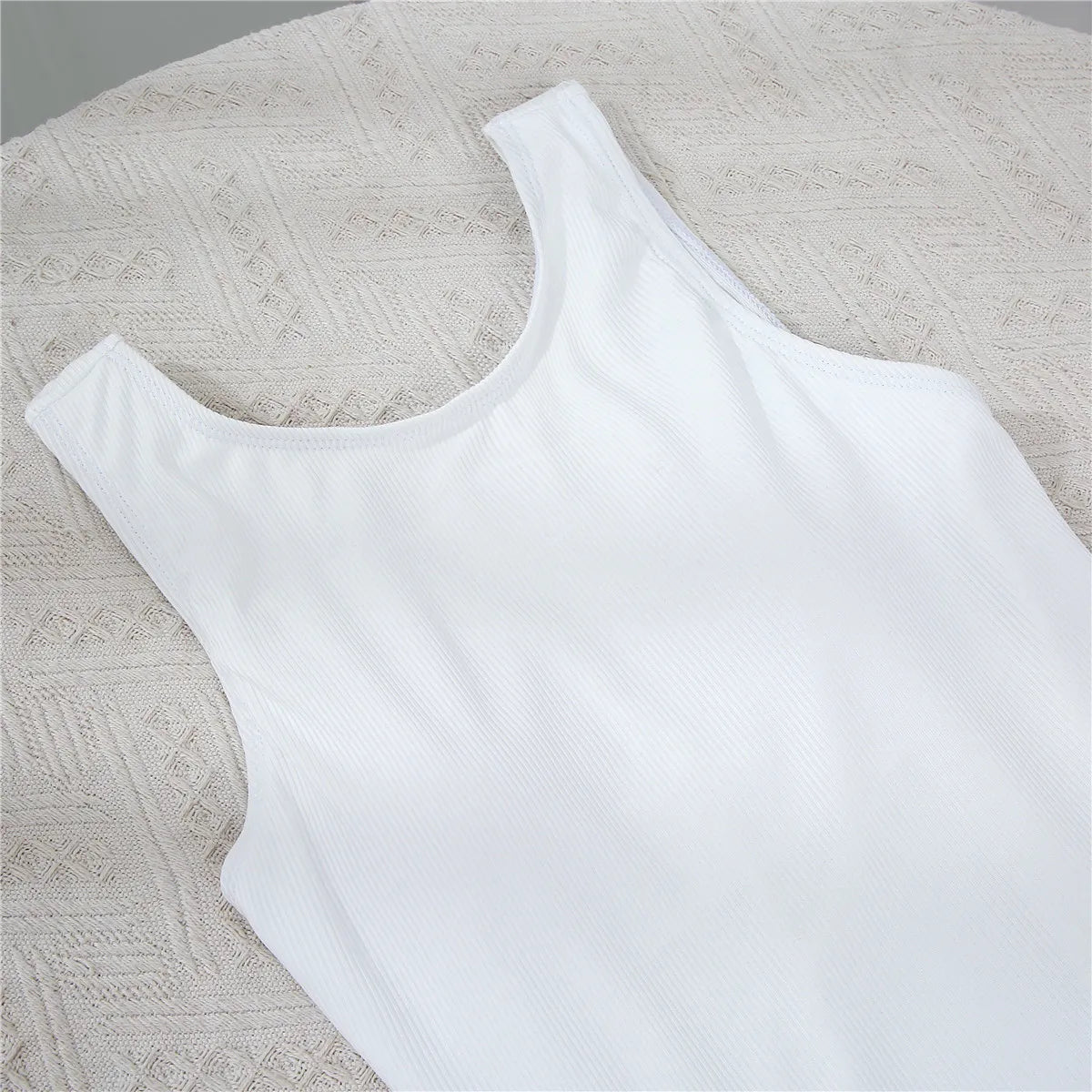 Best-selling bikini, sexy hot girl outfit, threaded special fabric, simple and elegant one-piece swimsuit  bathing suit women