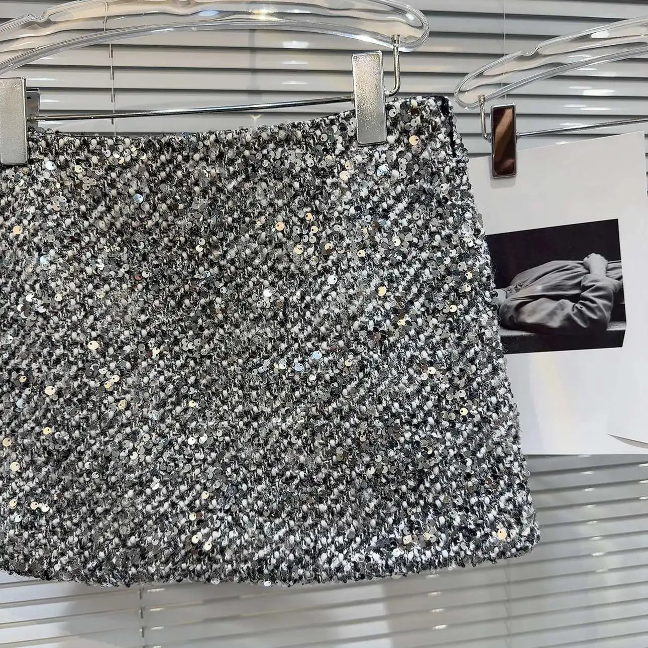 DEAT Trendy New Collection Women's Sequins Tweed Skirts 2025 Spring Fashion Zipper High Waist Wrap Hip Skirt Female 11XX7555