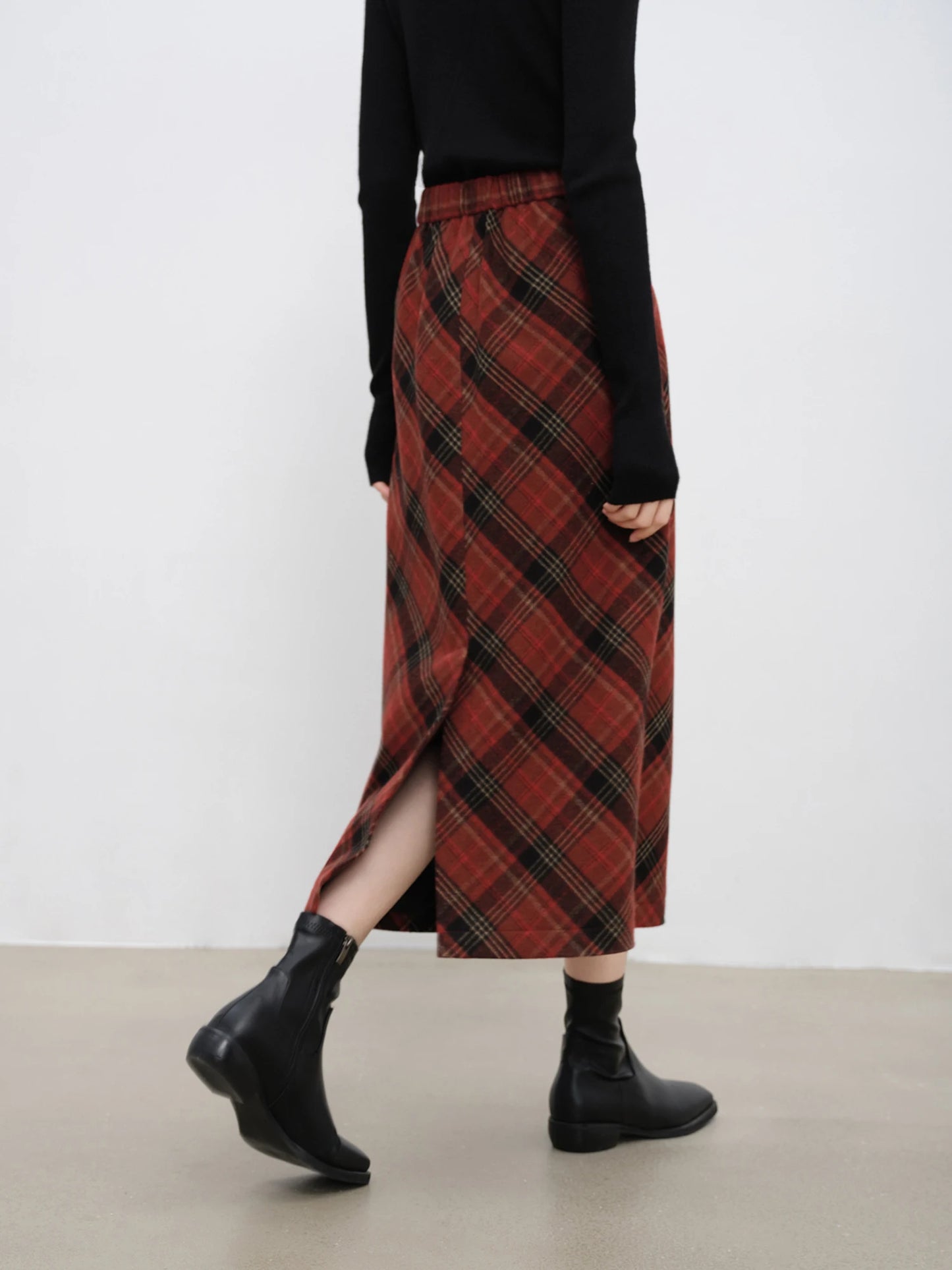 ZIQIAO Petite Size Retro Red Plaid Straight Tube Skirt for Women 2024 Winter New High Waisted Mid Length Skirt 24ZQ94351
