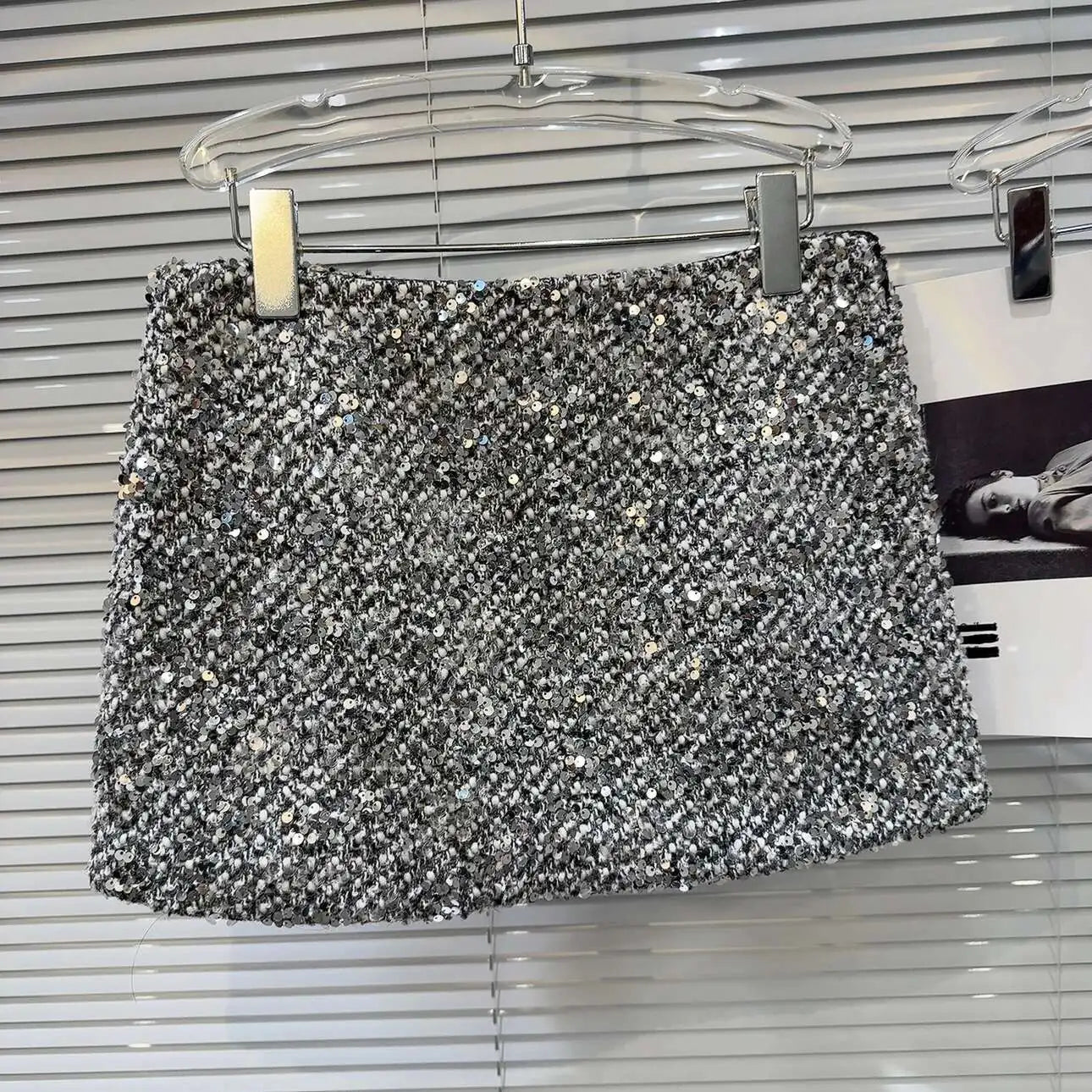 DEAT Trendy New Collection Women's Sequins Tweed Skirts 2025 Spring Fashion Zipper High Waist Wrap Hip Skirt Female 11XX7555