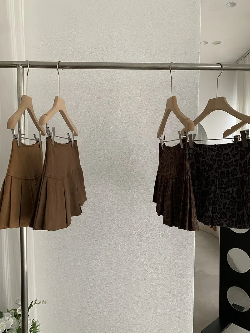 Oumale Pure Color Suede Mini Skirt Women's Autumn New Korean Style Slimming Anti-Light Pleated Short Skirt A- Line