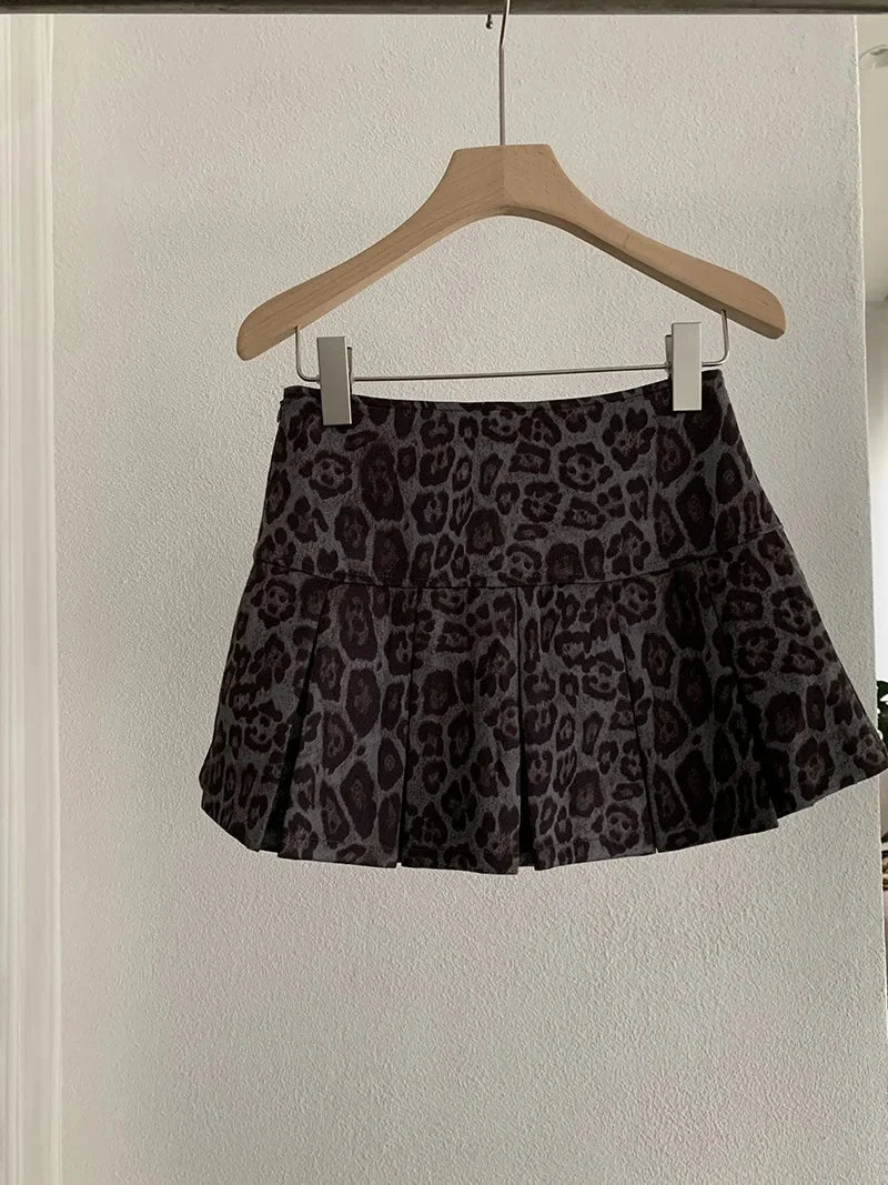 Oumale Pure Color Suede Mini Skirt Women's Autumn New Korean Style Slimming Anti-Light Pleated Short Skirt A- Line