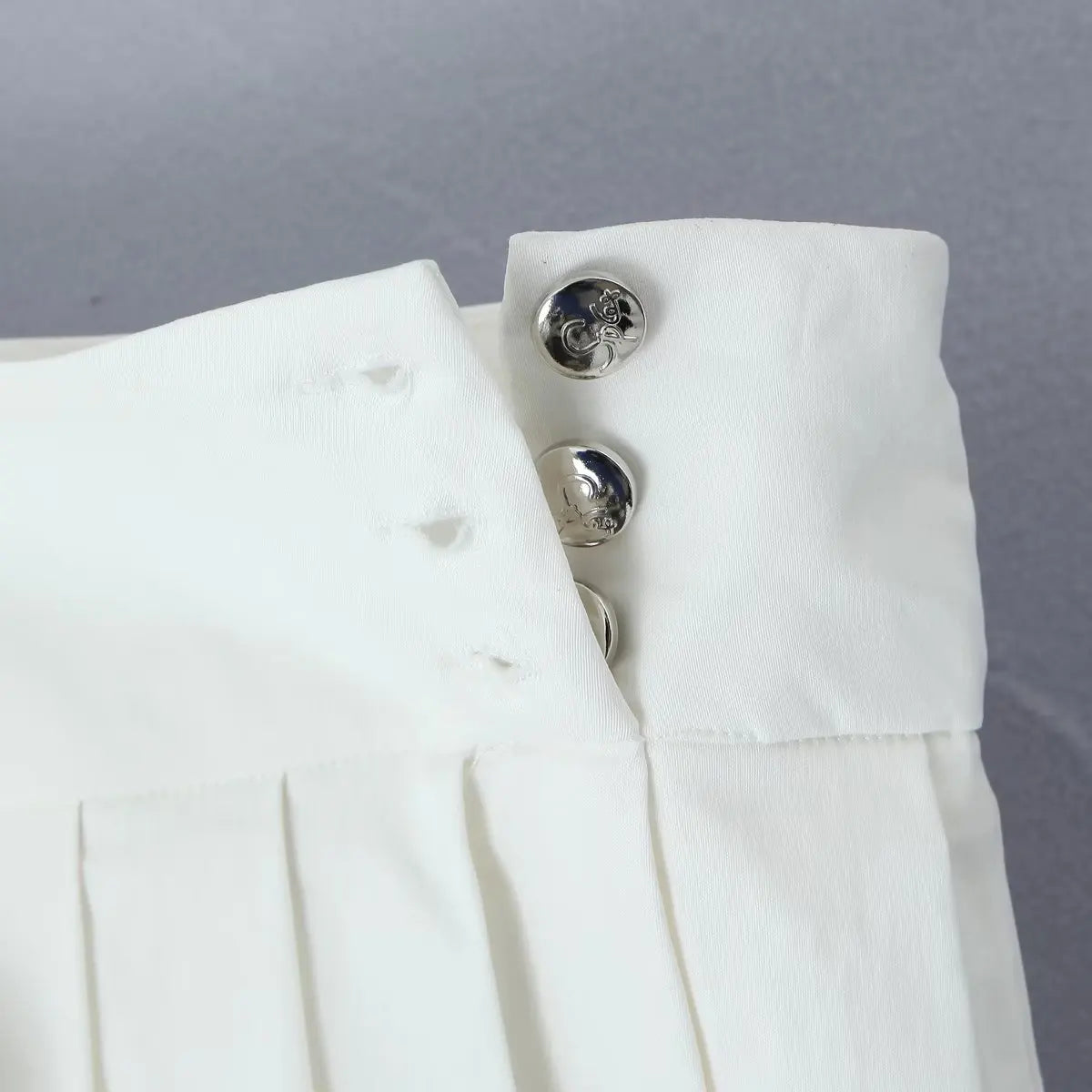 YENKYE 2023 Cool Girl Y2K American Retro Pleated Mini Skirt Sexy Low Waist Side Button Women Summer Skirts With Shorts Lining