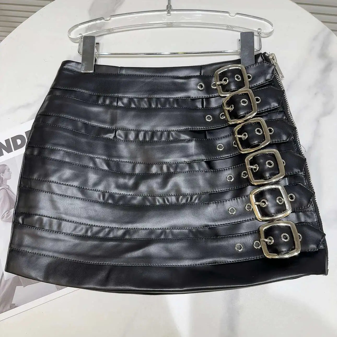 DEAT Trendy Women's Multi Belt PU Leather Mini Skirt 2024 Spring Fashion New Items High Waist Wrap Hip Skirts Female 11XX7390