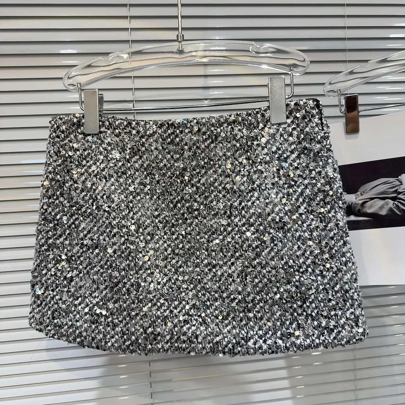 DEAT Trendy New Collection Women's Sequins Tweed Skirts 2025 Spring Fashion Zipper High Waist Wrap Hip Skirt Female 11XX7555